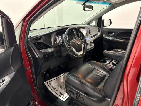 2017 Toyota Sienna SE Premium 8-Passenger