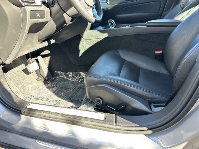 2024 Volvo S60 B5 Core Dark Theme