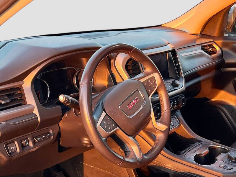 2022 GMC Acadia Denali