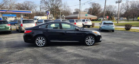 2013 Hyundai Azera for sale at VINE STREET MOTOR CO in Urbana IL