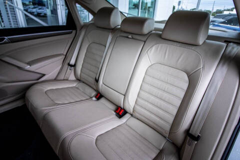 2017 Volkswagen Passat 1.8T SEL Premium