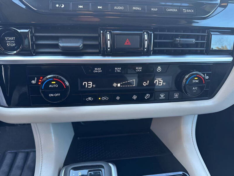 2025 Nissan Pathfinder SL