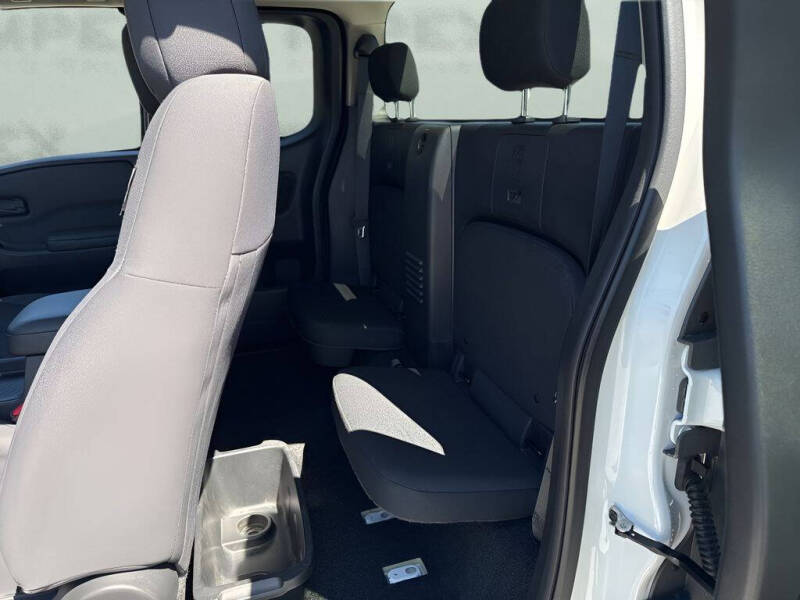 2022 Nissan Frontier S