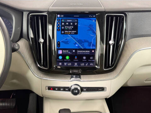 2023 Volvo XC60 B5 Plus Dark Theme