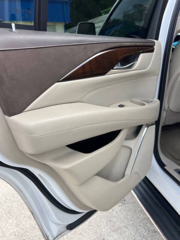 2017 Cadillac Escalade Standard
