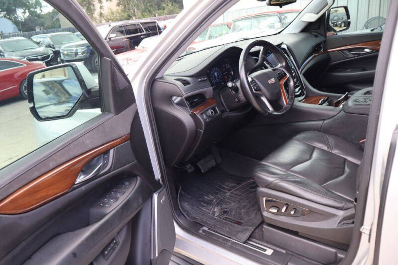 2017 Cadillac Escalade Luxury
