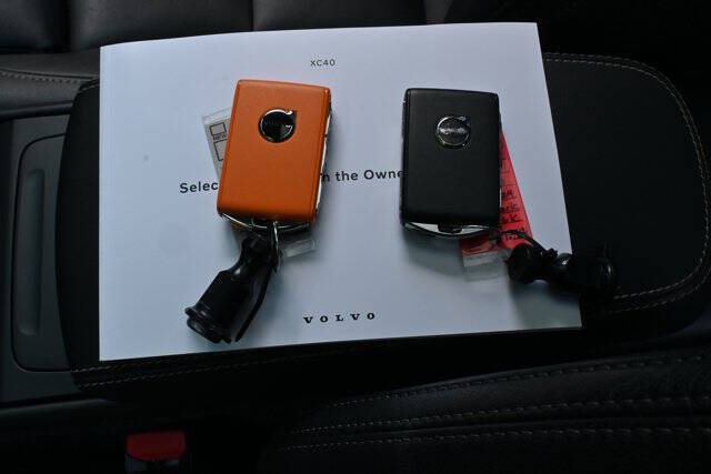 2025 Volvo XC40 B5 Plus Dark Theme