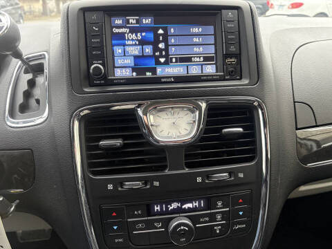 2016 Chrysler Town and Country Touring