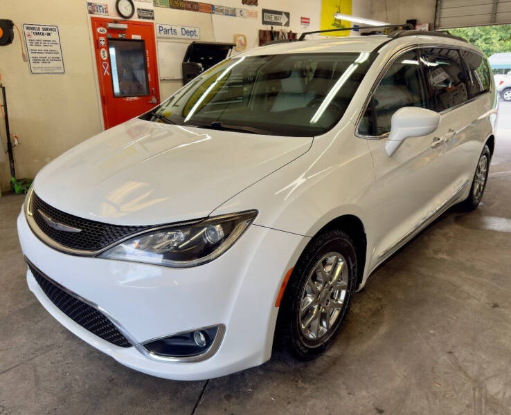 2017 Chrysler Pacifica Touring-L