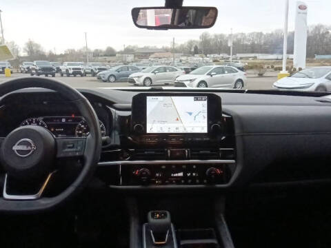 2025 Nissan Pathfinder SL