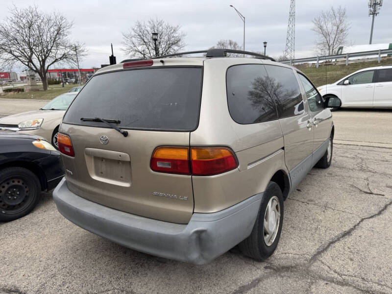 2000 Toyota Sienna LE photo 6