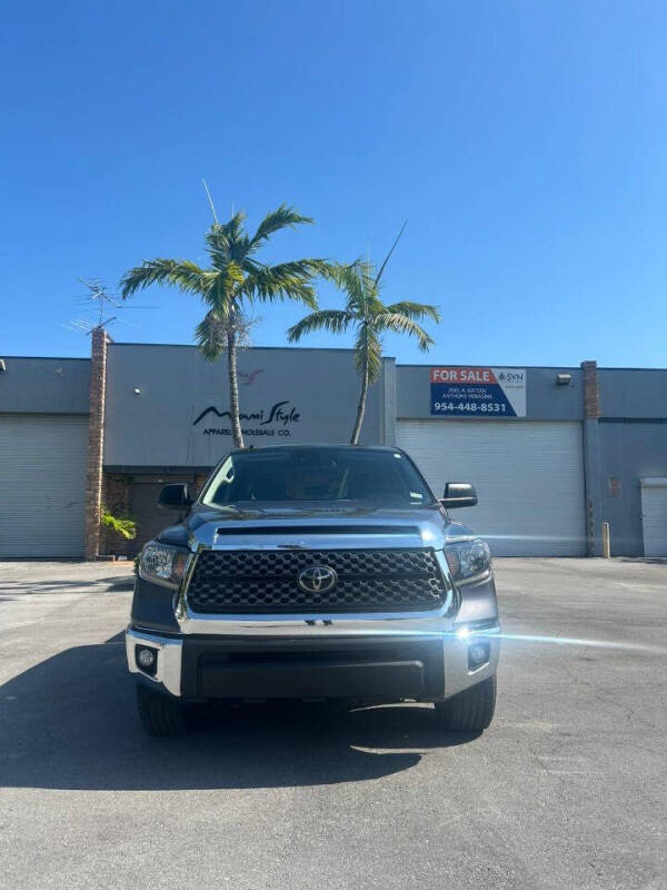 2018 Toyota Tundra SR5's photo