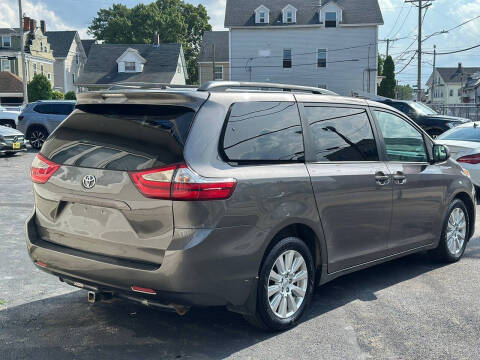 2017 Toyota Sienna LE 7-Passenger