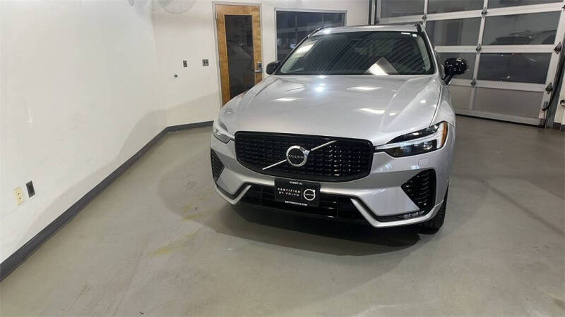 2023 Volvo XC60 B5 Plus Dark Theme