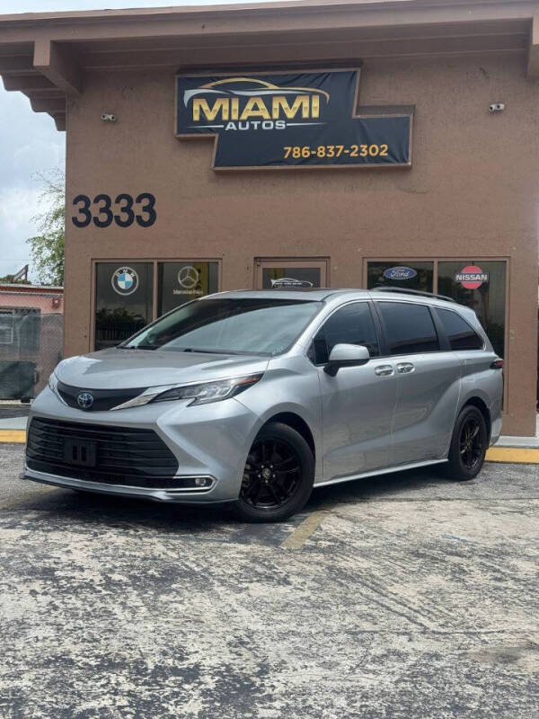 2022 Toyota Sienna XLE's photo