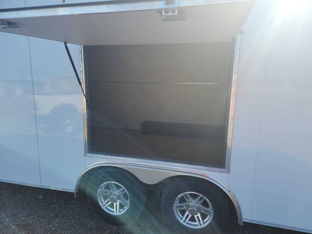 2022 H & H ENCLOSED 28 FEET 7