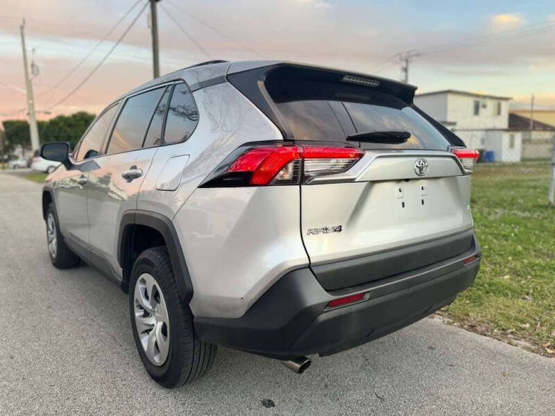 2022 Toyota RAV4 LE
