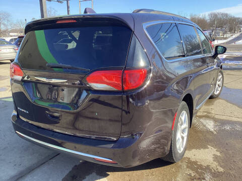 2017 Chrysler Pacifica Touring Plus