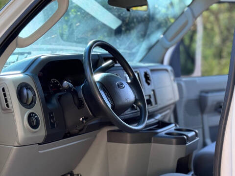 2014 Ford E-Series E-350 SD XLT