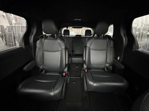 2022 Toyota Sienna XSE 7-Passenger