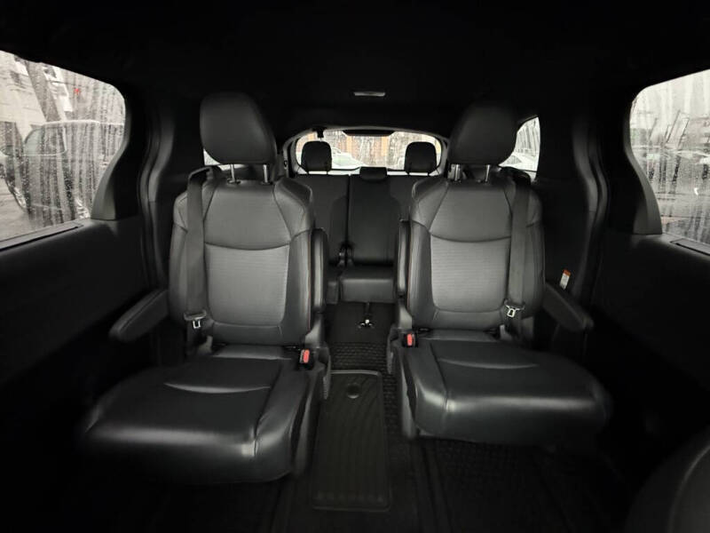 2022 Toyota Sienna XSE 7-Passenger