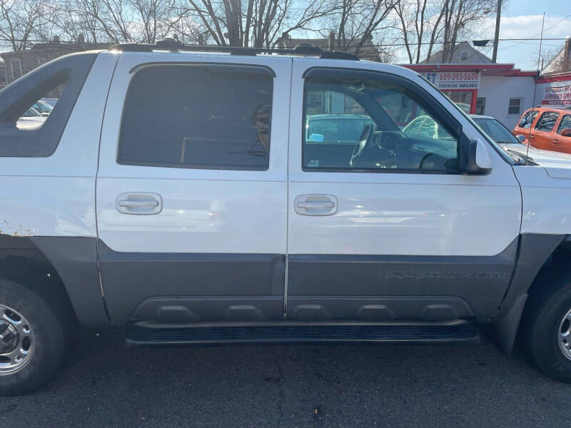 2004 Chevrolet Avalanche Base photo 5