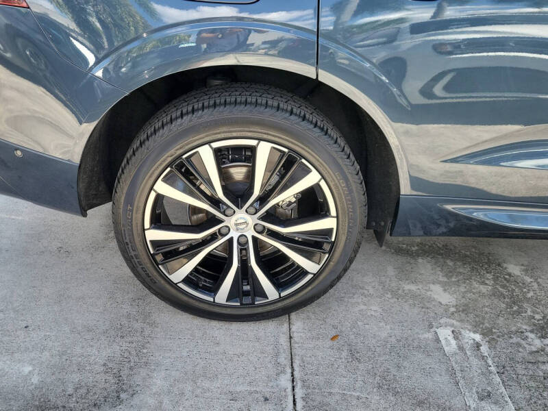 2024 Volvo XC60 B5 Plus Dark Theme