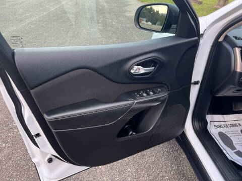 2016 Jeep Cherokee Sport