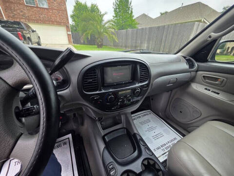 2004 Toyota Sequoia SR5