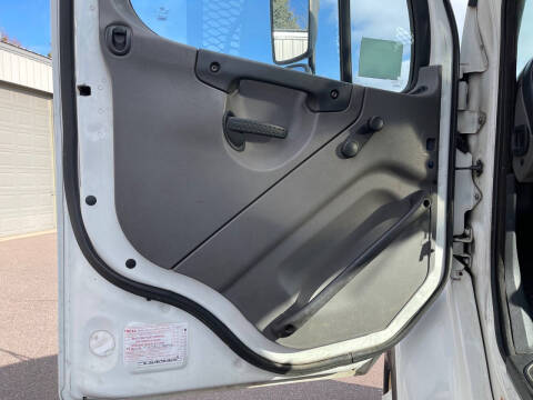 2012 Freightliner Business class M2