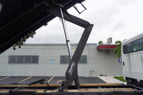 2015 Freightliner M2 106