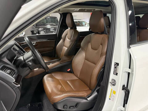 2019 Volvo XC90 T6 Momentum