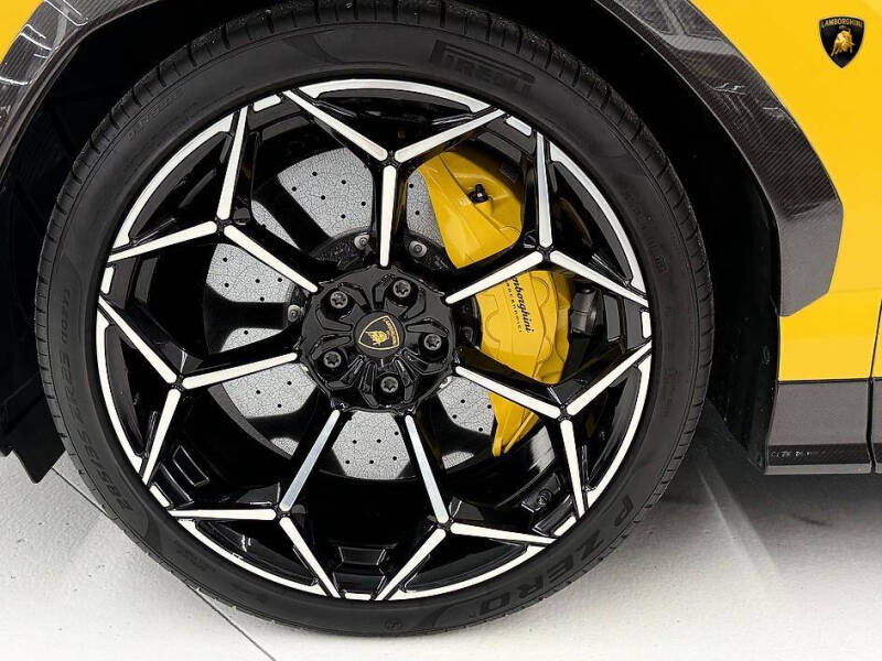 2024 Lamborghini Urus Performante