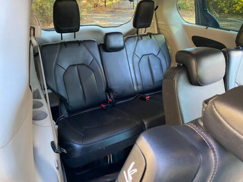 2017 Chrysler Pacifica Touring-L