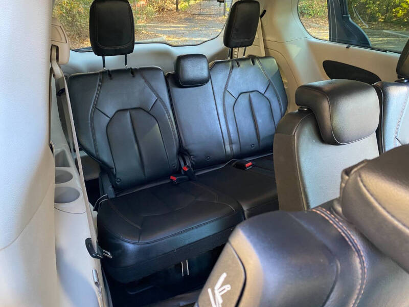 2017 Chrysler Pacifica Touring-L