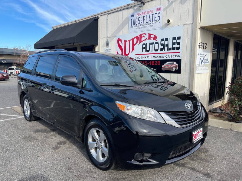 2016 Toyota Sienna LE 7-Passenger Auto Access Seat