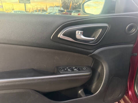 2015 Chrysler 200 Limited