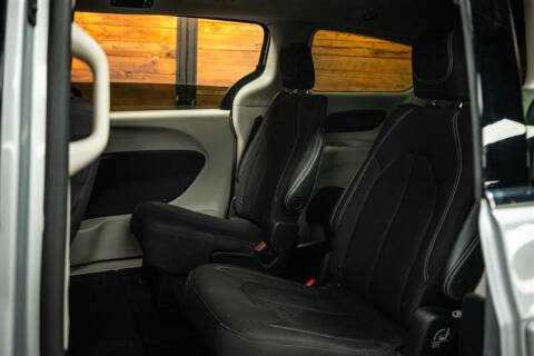 2023 Chrysler Voyager LX