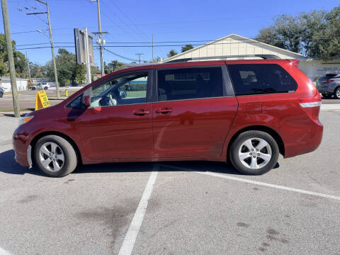2014 Toyota Sienna LE 8-Passenger