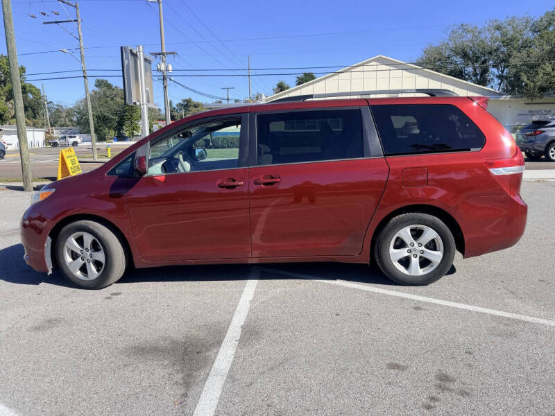 2014 Toyota Sienna LE 8-Passenger