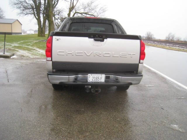 2004 Chevrolet Avalanche Base photo 8