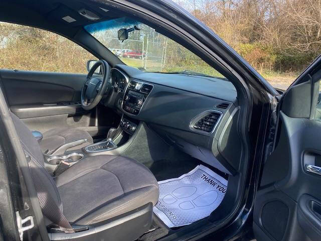 2013 Chrysler 200 LX