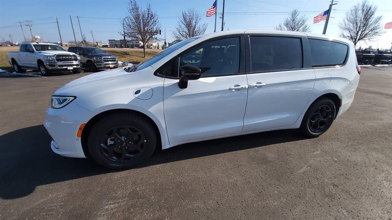 2024 Chrysler Pacifica Plug-In Hybrid for sale at Victoria Auto Sales in Victoria, MN