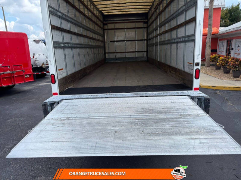 2019 Freightliner M2 106