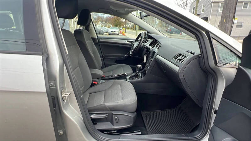 2017 Volkswagen Golf SportWagen