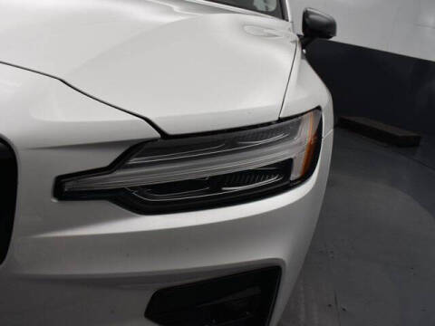 2024 Volvo S60 B5 Core Dark Theme