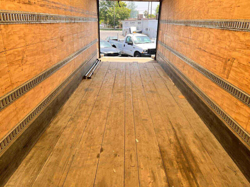 2017 Freightliner M2 106