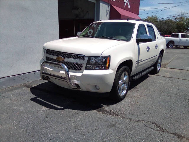 2013 Chevrolet Avalanche for sale at Pinnacle Auto Sales in New Bedford, MA