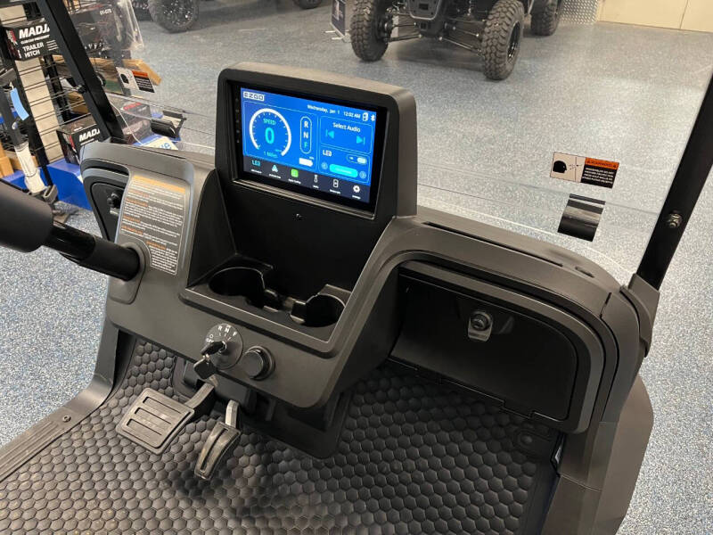 2026 E-Z-GO RXV 4