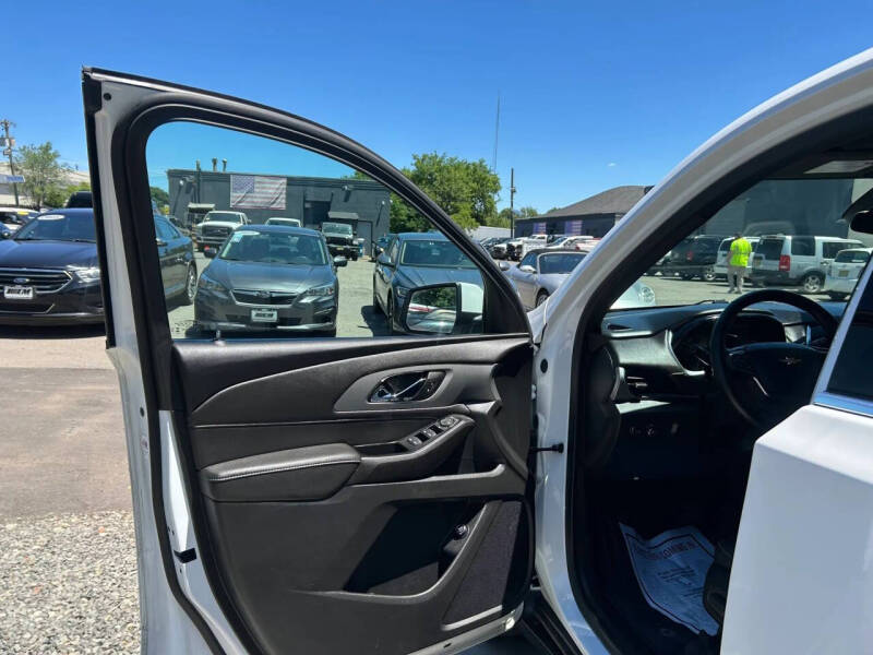 2023 Chevrolet Traverse LT Leather